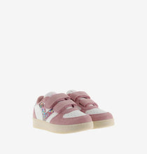 Load image into Gallery viewer, Pink leather sneakers with stars V logo