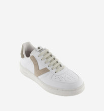 Load image into Gallery viewer, White sneaker with contrast taupe V and heel