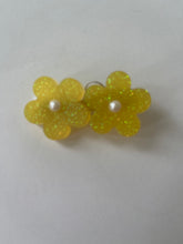 Load image into Gallery viewer, 2 flowers resin hair clips