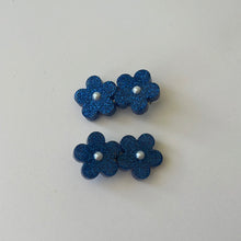 Load image into Gallery viewer, 2 flowers resin hair clips