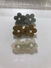 Load image into Gallery viewer, 2 flowers resin hair clips