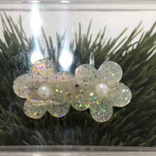 Load image into Gallery viewer, 2 flowers resin hair clips