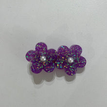 Load image into Gallery viewer, 2 flowers resin hair clips