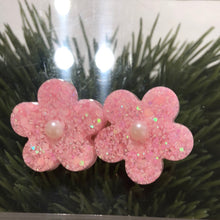 Load image into Gallery viewer, 2 flowers resin hair clips