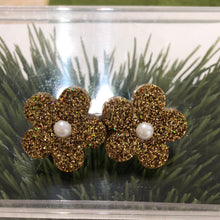 Load image into Gallery viewer, 2 flowers resin hair clips