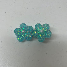 Load image into Gallery viewer, 2 flowers resin hair clips