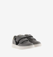 Load image into Gallery viewer, Gray leather sneaker with contrast black V
