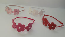 Load image into Gallery viewer, 3 flower headband
