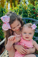 Load image into Gallery viewer, One Mini &quot;Lil sis&quot; and One Medium &quot;Big Sis&quot; Printed Grosgrain Hair Bow
