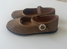Load image into Gallery viewer, Taupe suede mary jane
