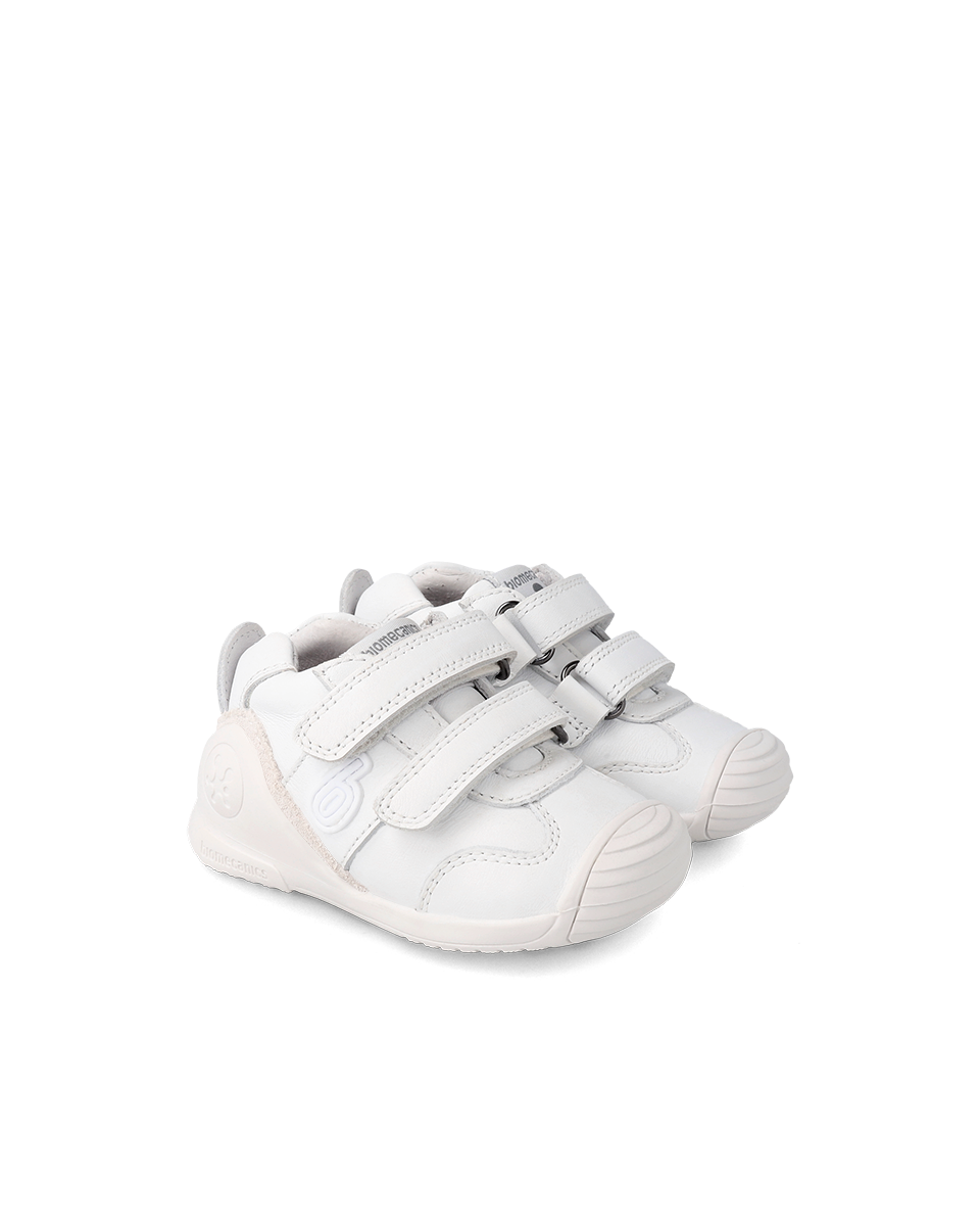 White leather sneaker prewalker