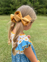 Load image into Gallery viewer, Medium luxe velvet hair bow
