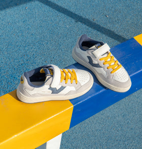 Sport sneaker with blue and yellow details
