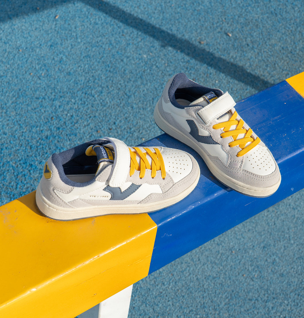 Sport sneaker with blue and yellow details