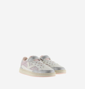 Sport sneaker with silver and pink glitter details