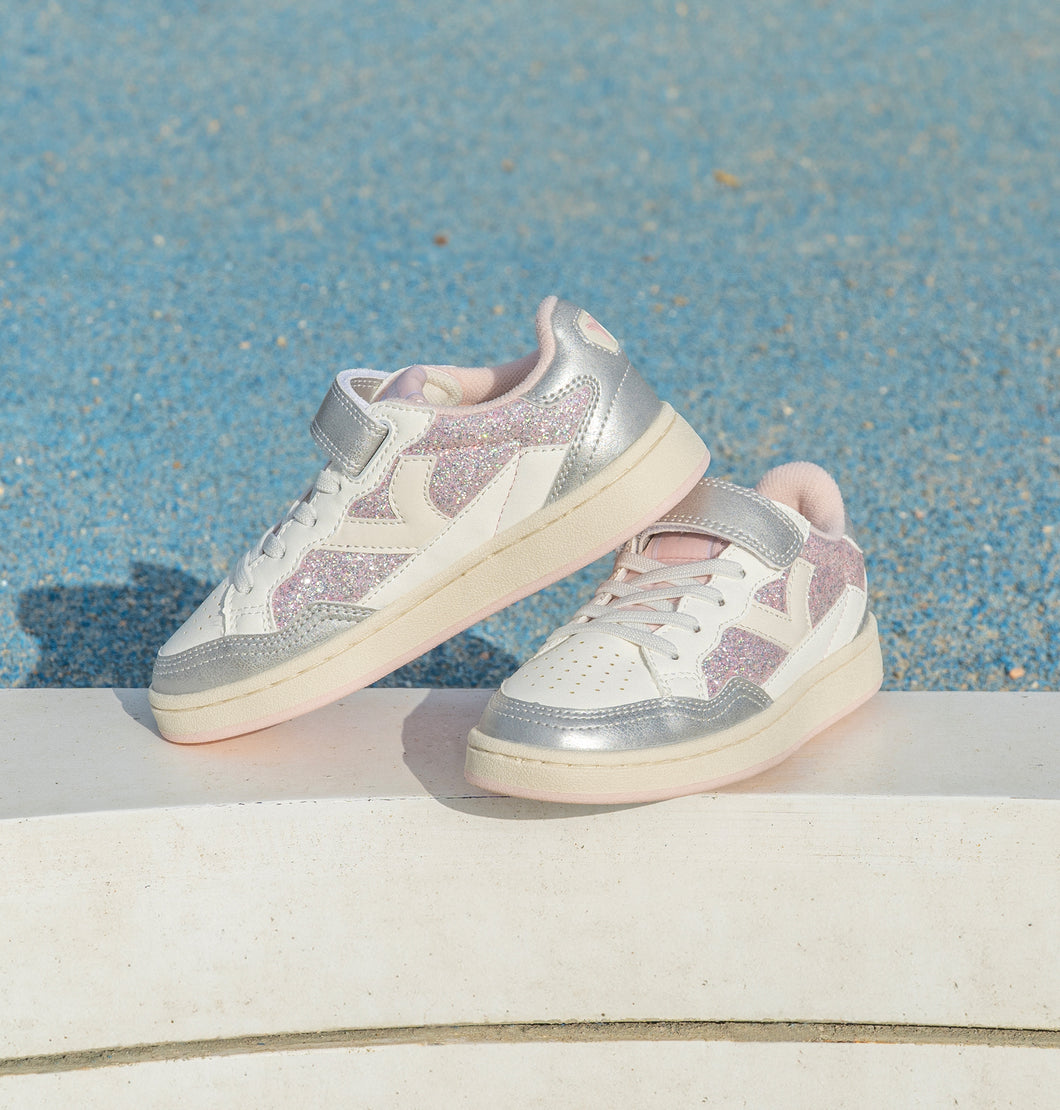 Sport sneaker with silver and pink glitter details