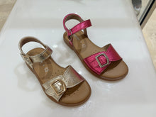 Load image into Gallery viewer, Metallic sandals J Karly

