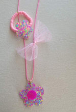 Load image into Gallery viewer, Flower necklace
