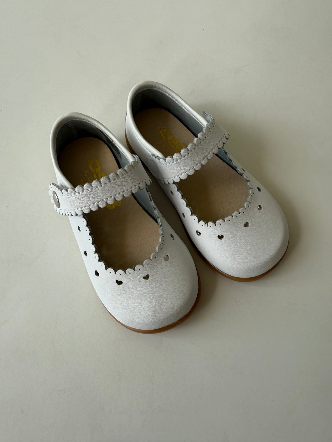 White scallop leather mary jane