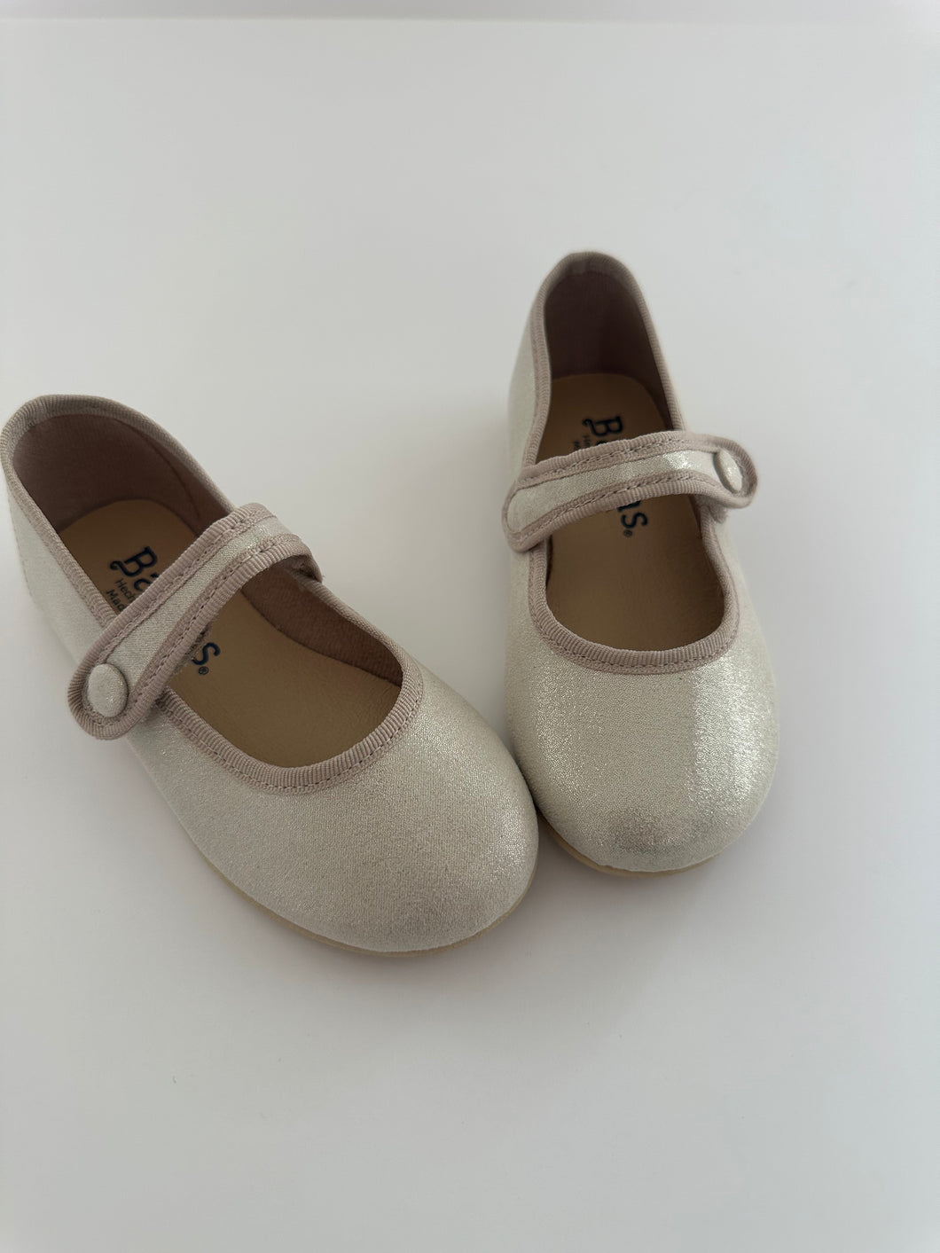 Gold metallic mary jane w/velcro closure