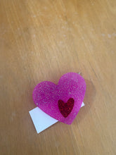 Load image into Gallery viewer, Hearts resin clips
