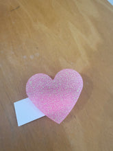 Load image into Gallery viewer, Hearts resin clips
