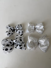 Load image into Gallery viewer, Sports printed grosgrain bows
