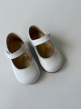 Load image into Gallery viewer, White leather classic mary jane
