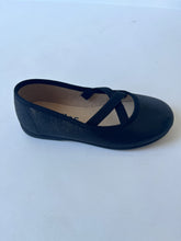 Load image into Gallery viewer, 128/268 Black mary jane with crossed elastics
