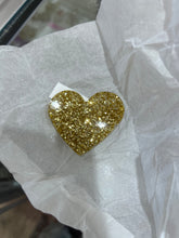 Load image into Gallery viewer, Flower and heart resin hair clip
