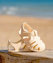 Load image into Gallery viewer, Ivory jellie sandal (Nemo)
