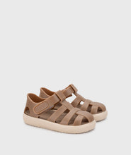 Load image into Gallery viewer, Bay taupe fisherman jellie sandal
