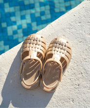 Load image into Gallery viewer, Clasica nacar gold jelly sandal

