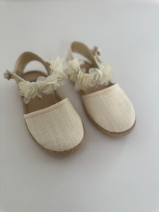 Beige linen alpargata with flowers in strap