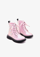 Load image into Gallery viewer, Pink hearts laces boots
