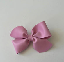 Load image into Gallery viewer, Vinyl bow(Bow #2)
