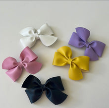 Load image into Gallery viewer, Vinyl bow(Bow #2)
