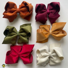Load image into Gallery viewer, Scalloped Edge Faux Velvet Overlay bow
