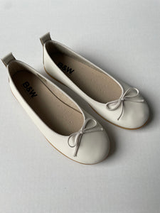 Beige leather ballerinas