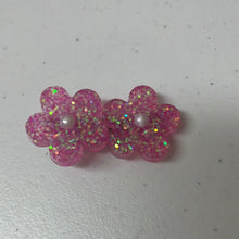 Load image into Gallery viewer, 2 flowers resin hair clips
