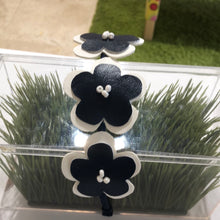 Load image into Gallery viewer, 3 flower headband
