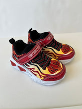 Load image into Gallery viewer, Red flames light up sneakers(J Assister)
