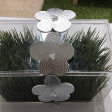 Load image into Gallery viewer, 3 flower headband
