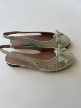Load image into Gallery viewer, Gold printed leather sling back with front bow
