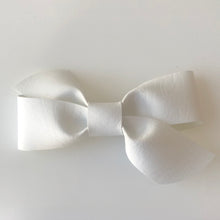 Load image into Gallery viewer, Vinyl bow(Bow #2)
