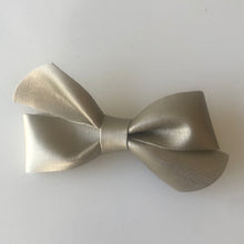 Load image into Gallery viewer, Vinyl bow(Bow #2)
