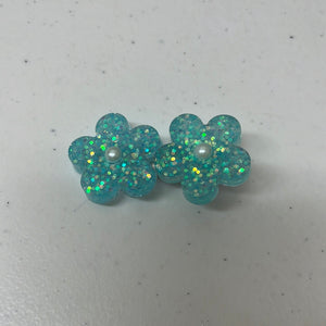 2 flowers resin hair clips
